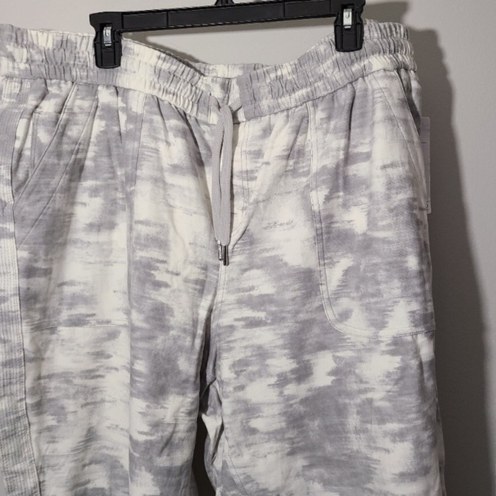 Athleta Farallon Tie Dye Inversion Print Joggers Z. - Picture 9 of 16
